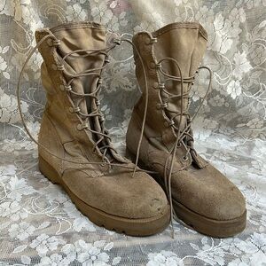 WELLCO DESERT TAN COMBAT BOOTS, MILITARY R Vibram Soles USA